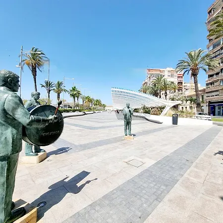 Modern And Cozy Just Steps From Locos Torrevieja