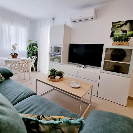 Modern And Cozy Just Steps From Locos *