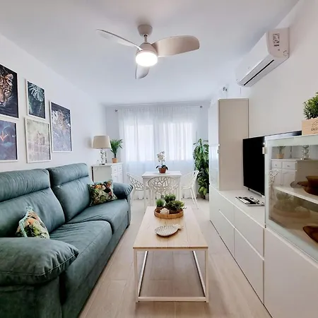 Modern And Cozy Just Steps From Locos Torrevieja