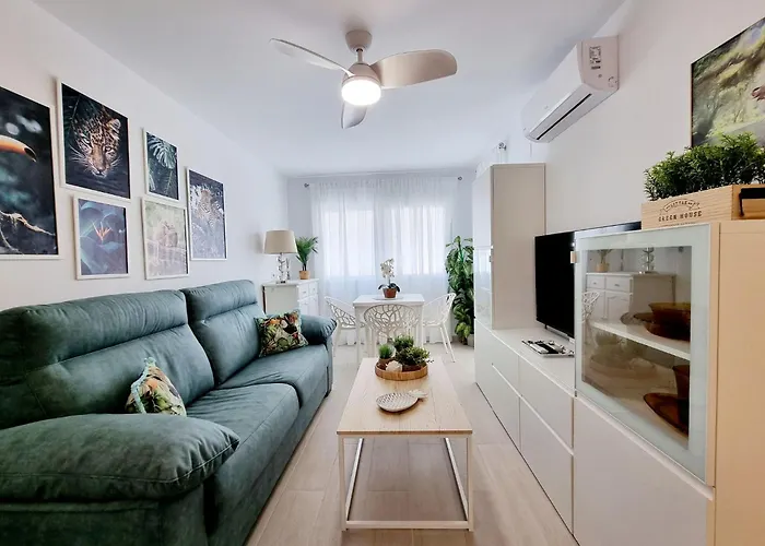 Modern And Cozy Just Steps From Locos Torrevieja