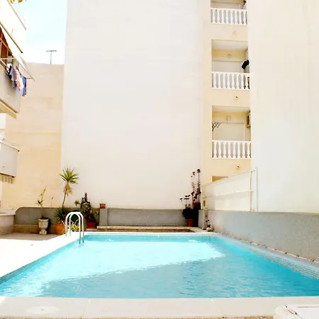Modern And Cozy Just Steps From Locos Torrevieja