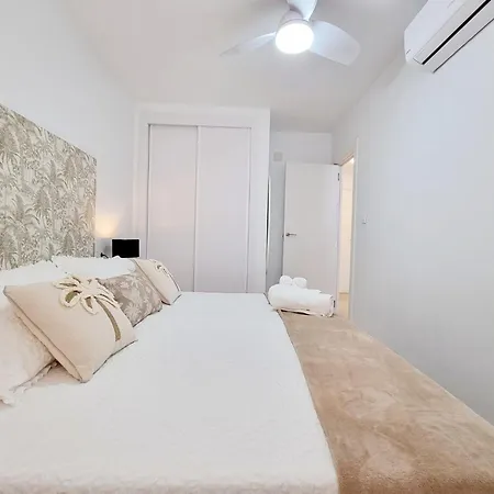 Modern And Cozy Just Steps From Locos *