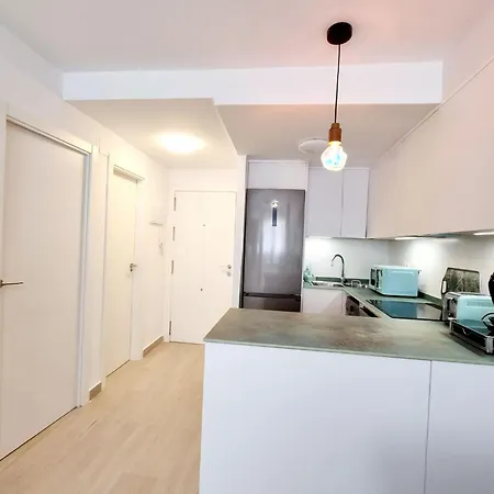 Modern And Cozy Just Steps From Locos Apartamento *