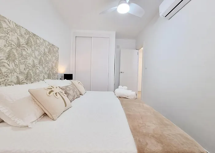 Modern And Cozy Just Steps From Locos *