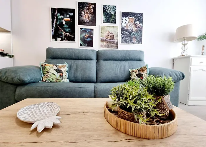 Modern And Cozy Just Steps From Locos *