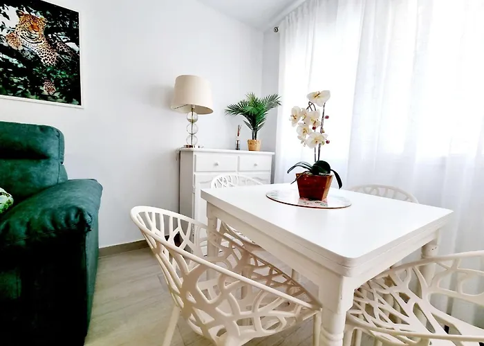 Modern And Cozy Just Steps From Locos *