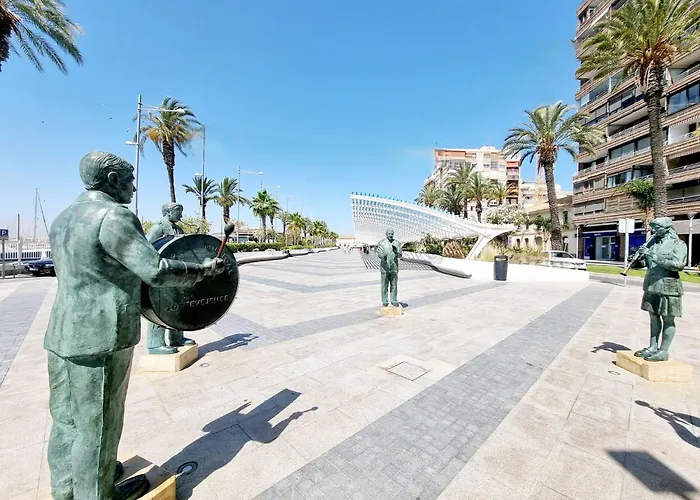 Modern And Cozy Just Steps From Locos Torrevieja